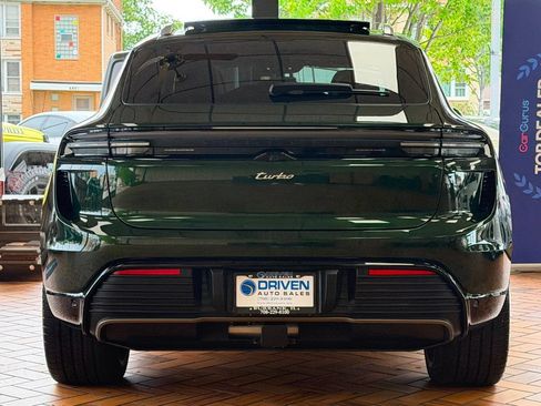 Used 2024 Porsche Macan Turbo Electric AWD/4WD image 8