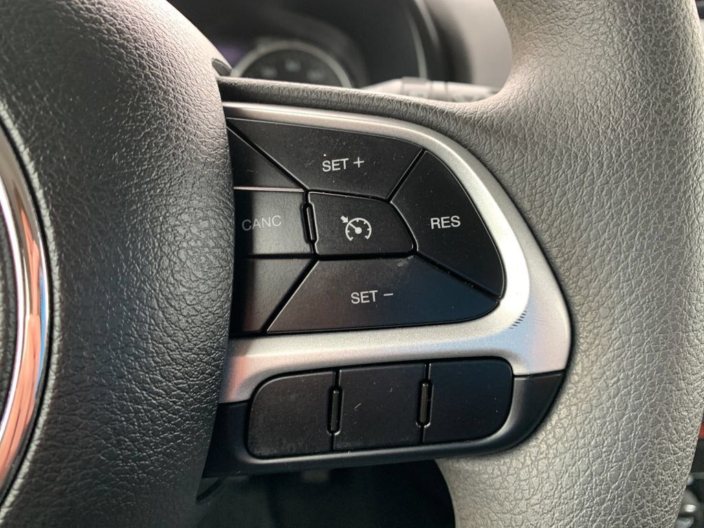 Used 2023 Jeep Renegade Latitude AWD/4WD image 21