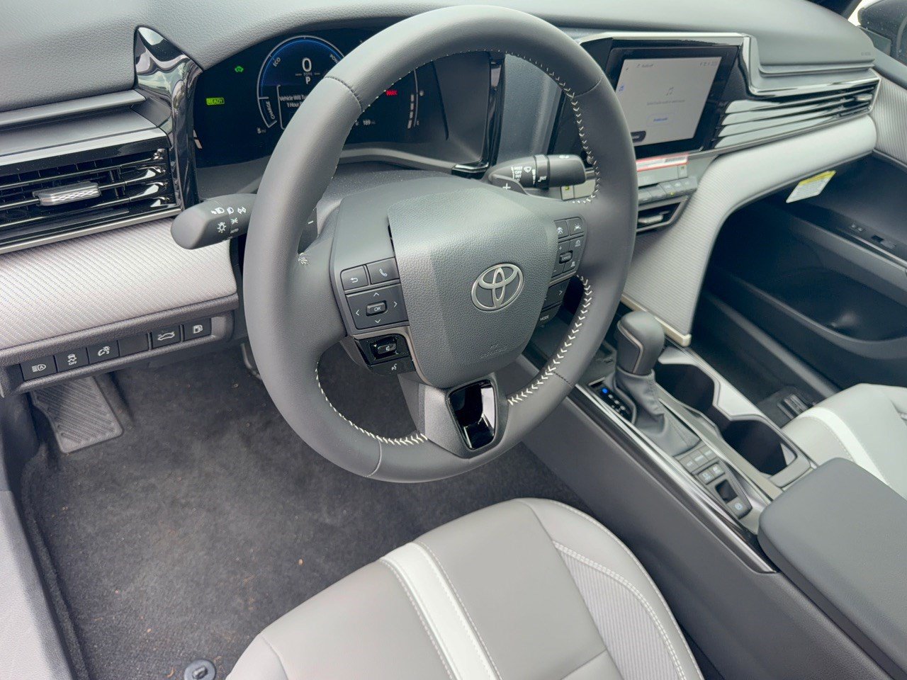 Used 2026 Toyota Camry SE FWD image 4
