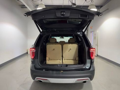 Used 2016 Ford Explorer Limited w/ Equipment Group 301A AWD/4WD image 8