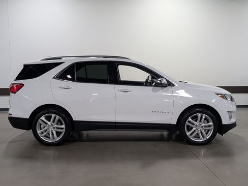 Used 2020 Chevrolet Equinox Premier AWD/4WD image 2