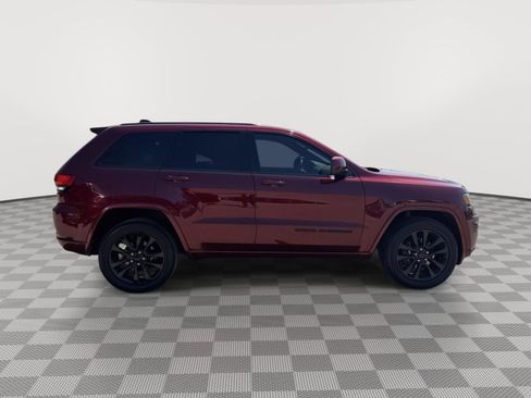 Used 2017 Jeep Grand Cherokee Altitude image 8