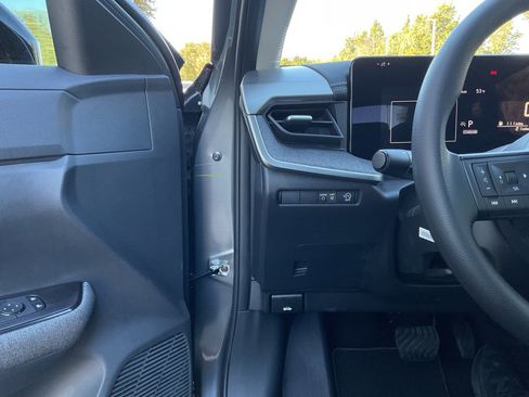 New 2026 Nissan Kicks SV w/ SV Premium Package image 24