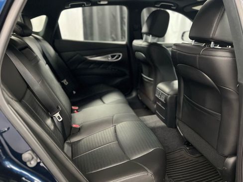 Used 2019 INFINITI Q70 Luxe image 25