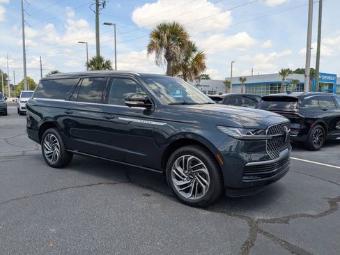 New 2026 Lincoln Navigator L Reserve AWD/4WD image 2