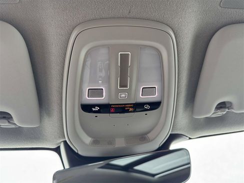 Certified 2023 Volvo XC40 B5 Plus w/ Protection Package Premier image 28