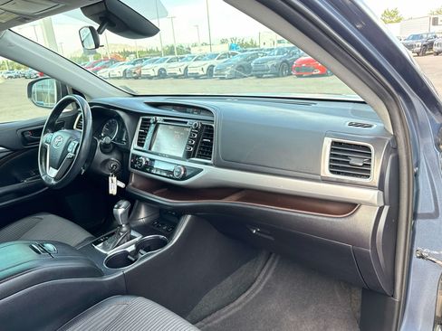 Used 2019 Toyota Highlander Plus AWD/4WD image 21