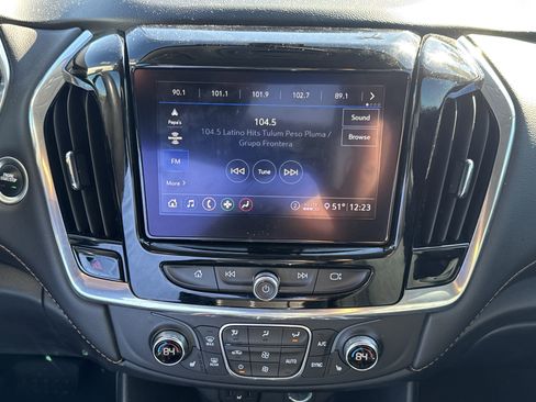 Used 2020 Chevrolet Traverse LT image 19