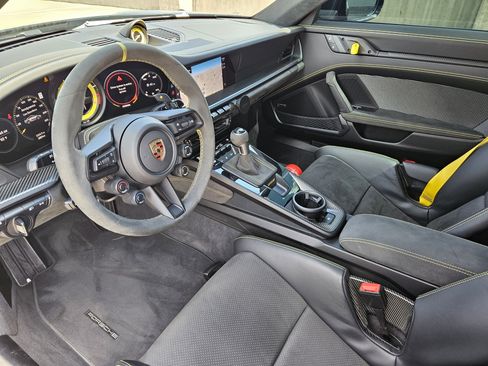 Certified 2025 Porsche 911 GT3 RS RWD image 4