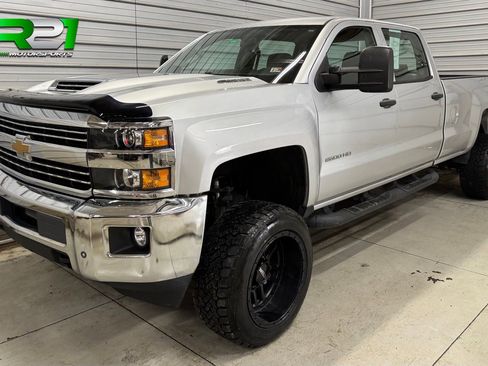 Used 2019 Chevrolet Silverado 2500 W/T AWD/4WD image 1