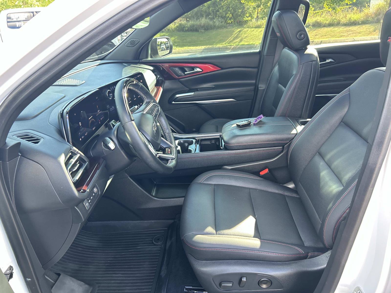 Used 2025 Chevrolet Traverse Z71 w/ Enhanced Driving Package AWD/4WD image 29