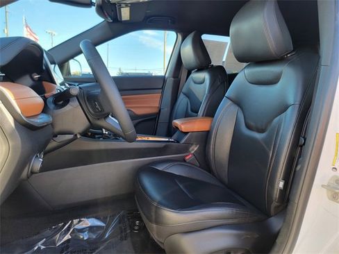 Certified 2024 Jeep Compass Limited image 20