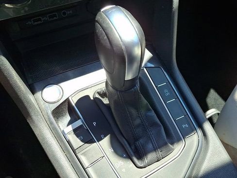 Used 2020 Volkswagen Tiguan SEL AWD/4WD image 17