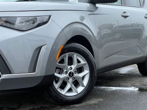 Certified 2025 Kia Soul LX w/ LX Technology Package FWD image 2