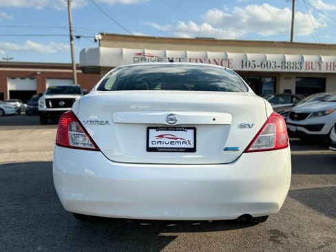 Used 2012 Nissan Versa SV FWD image 4