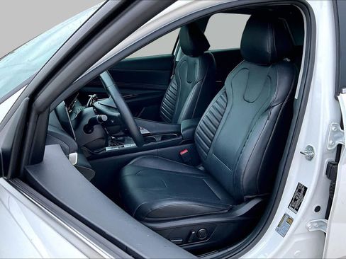 Certified 2023 Hyundai Elantra Limited FWD image 8