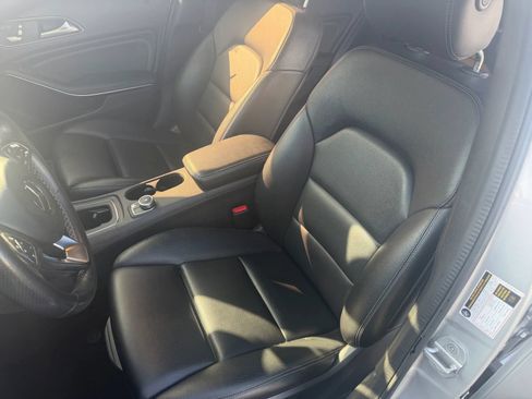 Used 2018 Mercedes-Benz GLA 250 4MATIC w/ Premium Package image 12