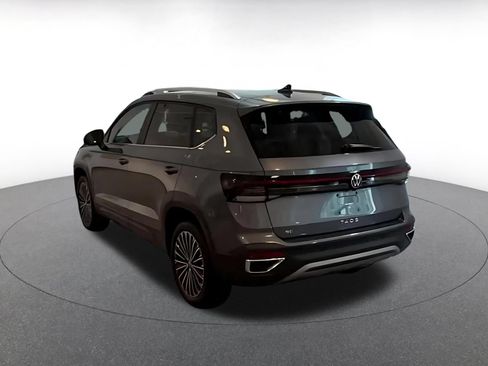 Used 2026 Volkswagen Taos SE FWD image 7