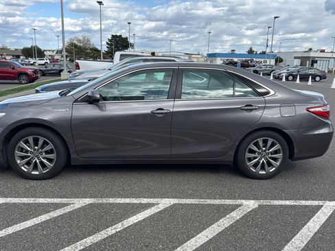Used 2016 Toyota Camry XLE w/ Moonroof Package FWD image 8