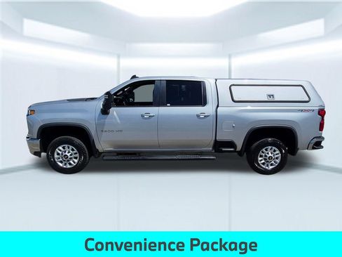 Used 2022 Chevrolet Silverado 2500 LT w/ Convenience Package AWD/4WD image 2