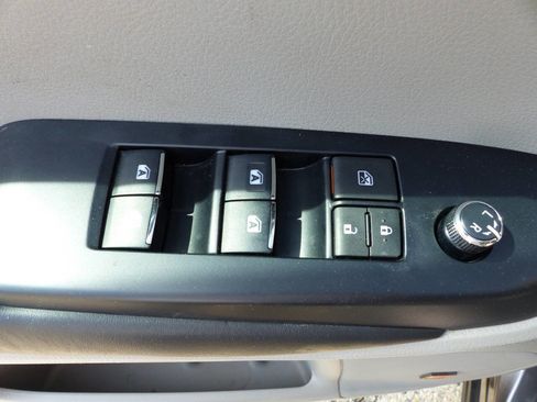 Used 2019 Toyota Highlander FWD V6 image 29