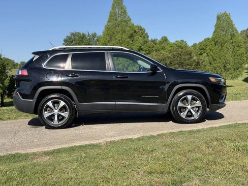 Used 2019 Jeep Cherokee Limited AWD/4WD image 9