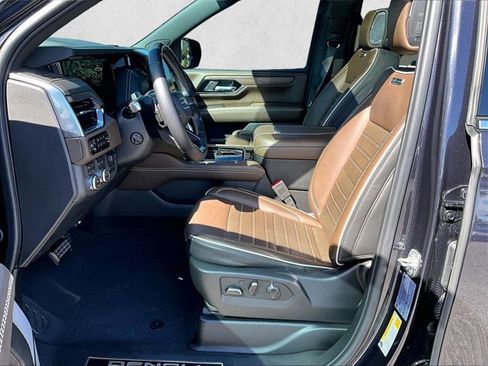 Used 2025 GMC Yukon XL Denali Ultimate w/ LPO, Floor Liner Package image 25