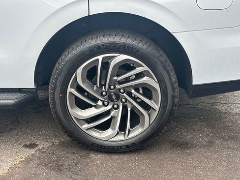 New 2026 Lincoln Navigator Premiere AWD/4WD image 19