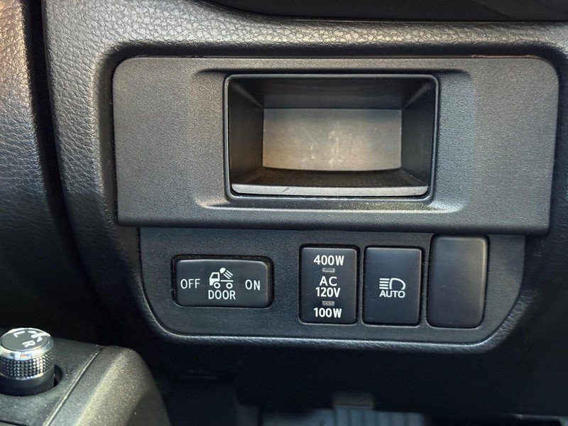 Used 2018 Toyota Tacoma TRD Sport AWD/4WD image 29