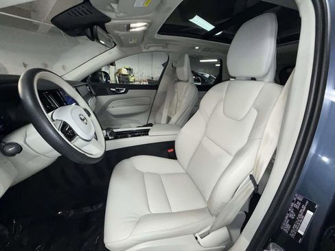 Used 2023 Volvo XC60 B5 Core w/ Climate Package FWD image 2