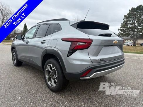 Used 2025 Chevrolet Trax LT image 4