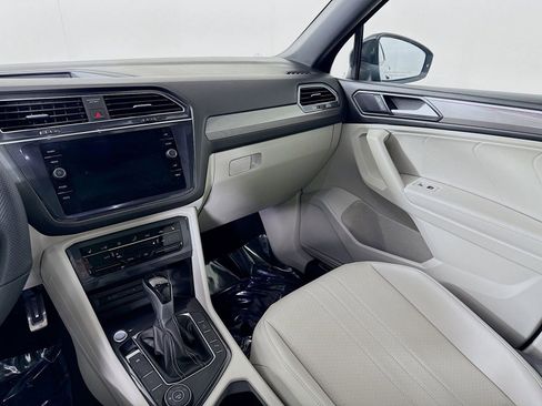 Certified 2022 Volkswagen Tiguan SE R-Line image 22