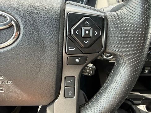 Used 2022 Toyota Tacoma TRD Off-Road AWD/4WD image 20