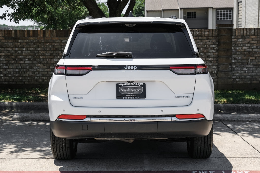 Used 2023 Jeep Grand Cherokee Limited w/ Luxury Tech Group II AWD/4WD image 18