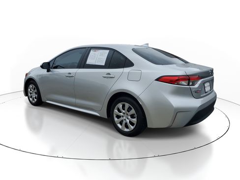 Used 2025 Toyota Corolla LE FWD image 4