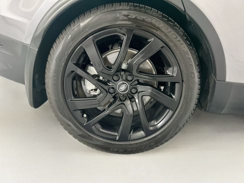 Used 2025 Land Rover Discovery S AWD/4WD image 32