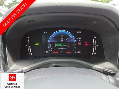 Used 2025 Toyota Camry SE FWD image 31