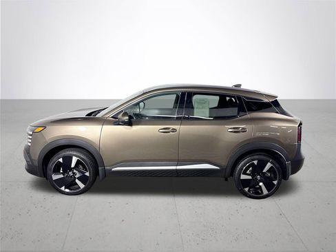 Used 2025 Nissan Kicks SR AWD/4WD image 9