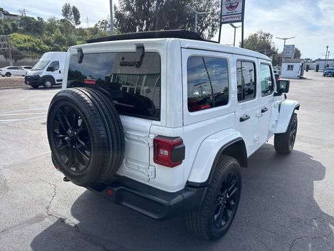 Certified 2025 Jeep Wrangler Unlimited Sahara w/ Safety Group image 9