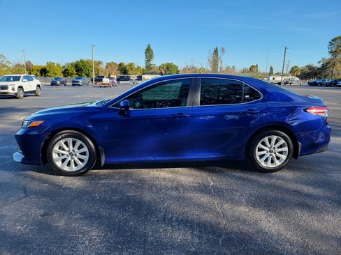 Used 2018 Toyota Camry LE image 10