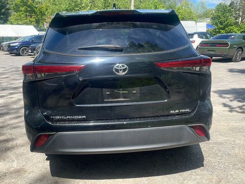 Used 2022 Toyota Highlander XLE AWD/4WD image 7