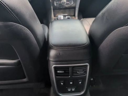Used 2016 Chrysler 300 C w/ Safetytec Plus Group AWD/4WD image 22
