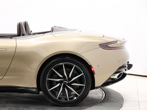 Used 2019 Aston Martin DB11 Volante RWD image 8