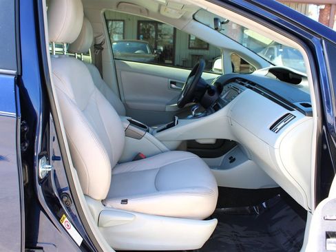 Used 2015 Toyota Prius Two image 17