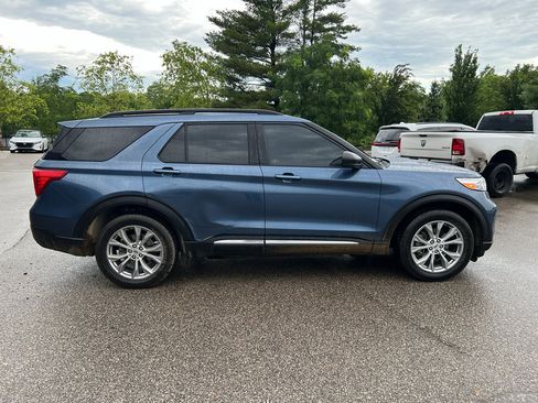Used 2020 Ford Explorer XLT w/ Equipment Group 202A AWD/4WD image 9