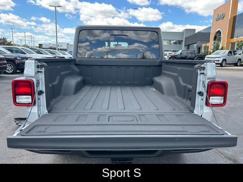 Certified 2023 Jeep Gladiator Sport AWD/4WD image 26