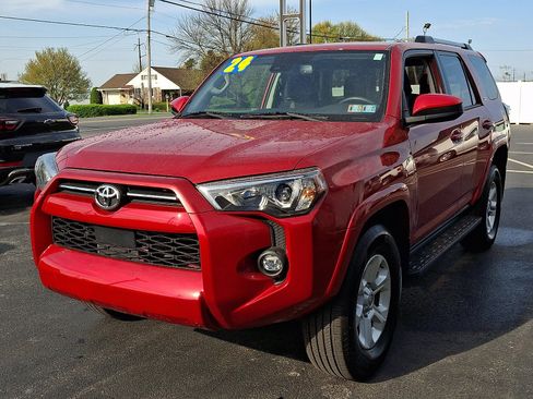 Used 2024 Toyota 4Runner SR5 AWD/4WD image 3