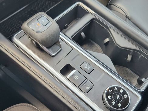 Used 2023 Nissan Pathfinder SL AWD/4WD image 18