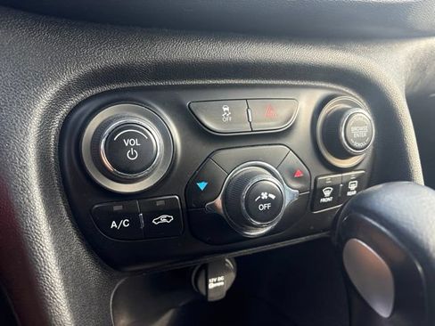 Used 2013 Dodge Dart SXT FWD image 16