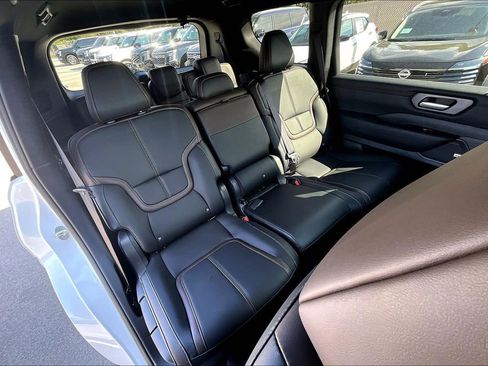 New 2026 Nissan Armada SL image 21